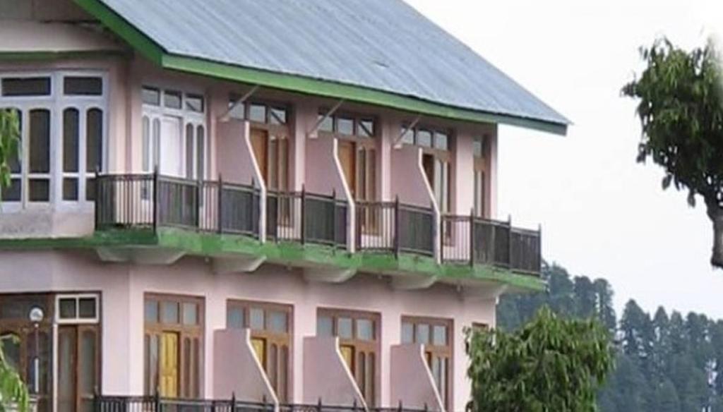 Cozy Swiss Meadows Hotel Khajjiar Ngoại thất bức ảnh